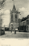 15793 Gezicht op de toren van de Nederlands-hervormde kerk (1ste Dorpsstraat 1) te Zeist uit het zuidoosten; met rechts ...